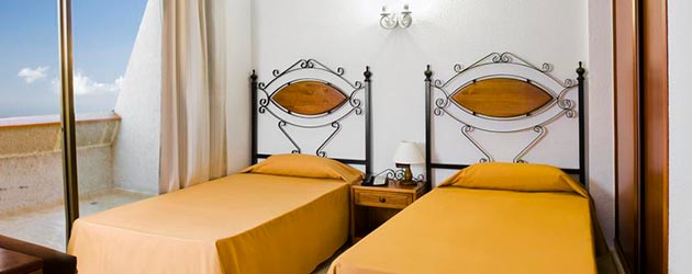 apartamentos piramides resort